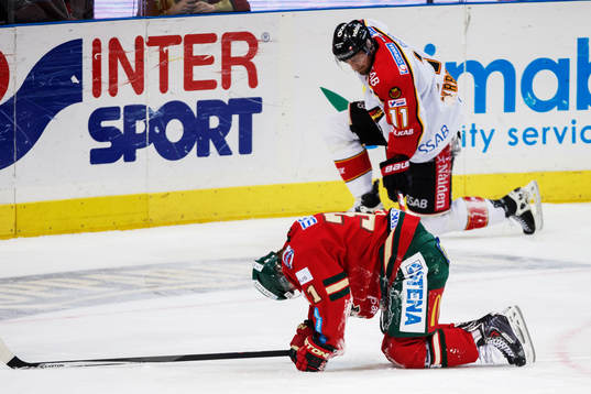 Frölundas Nicklas Lasu och Luleås Pavel Skrbek