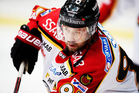 Luleås Per Ledin på uppvärmningen innan ishockeymatchen