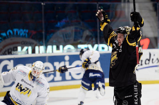 s Victor Ahlström jublar