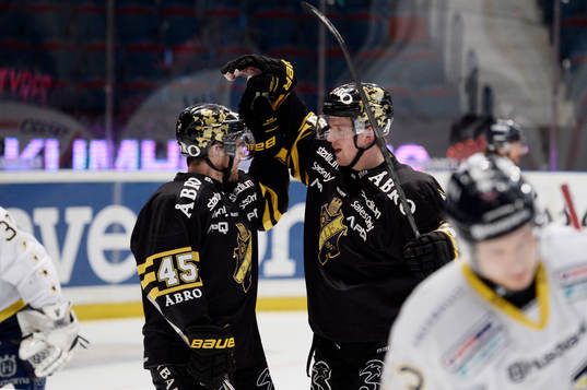 s Victor Ahlström jublar