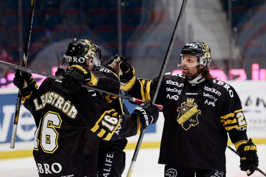 s Victor Ahlström jublar