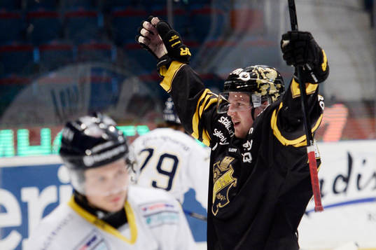 s Victor Ahlström jublar