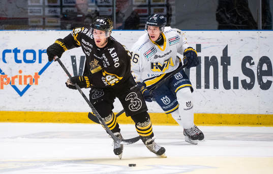 s Oscar Ahlström och HV71:s Filip Sandberg