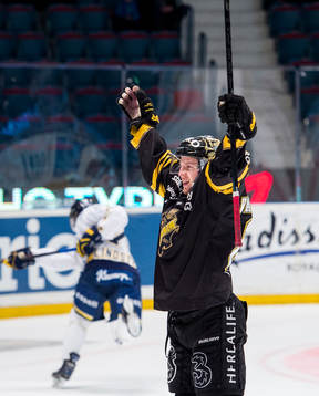 s Victor Ahlström jublar