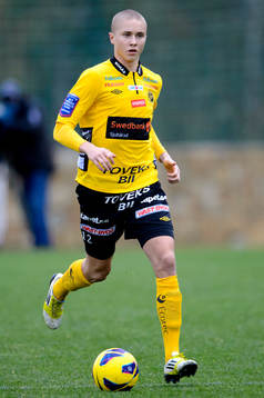 Elfsborgs Sebastian Holmén driver upp bollen