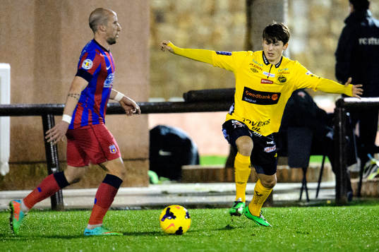 Steaua Bucarest Iasmin Latovlevici jagas av Elfsborgs Arber