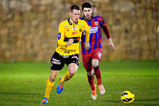 Elfsborgs Viktor Claesson jagas av Steaua Bucarest Fernando