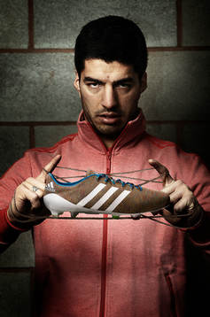 Bläddra bland fler bilder av Fotboll, Luis Suarez, Adidas