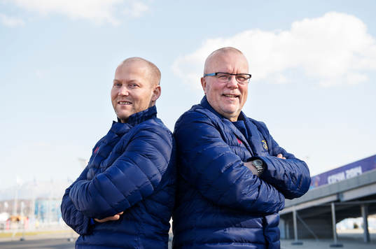 Damkronornas förbundskapten Niclas Högberg och