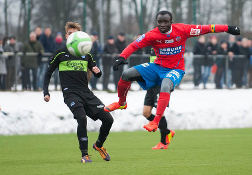Helsingborgs Emmanuel Boateng i glasögon i