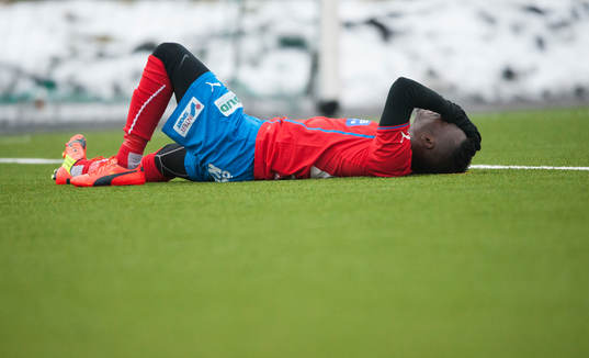 Helsingborgs David Accam skadad i glasögon i
