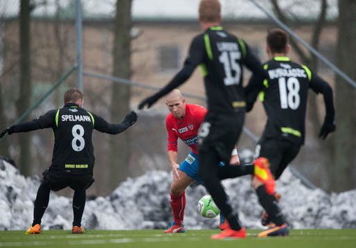 Helsingborgs Mattias Lindström i glasögon i