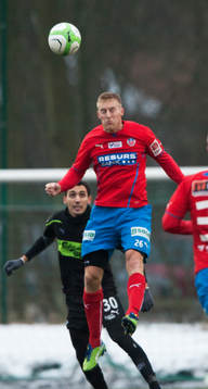 Helsingborgs Peter Larsson i glasögon i träningsmatchen