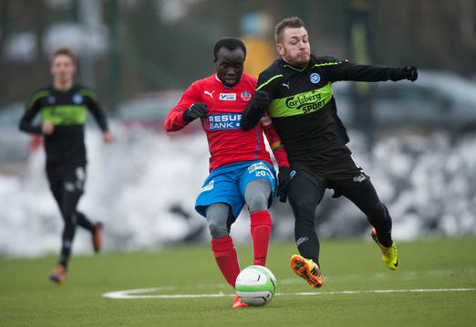 Helsinborgs Emmanuel Boateng tacklas omkull i