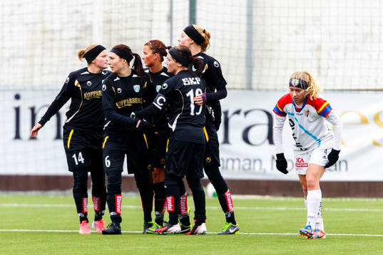 Kopparberg/Göteborgs spelare jublar