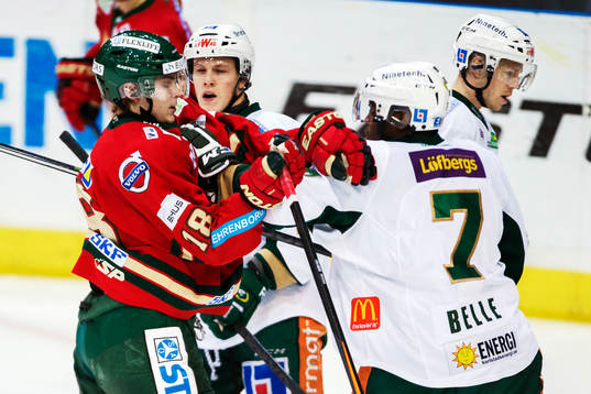 Frölundas Anton Blidh i bråk med Färjestads Shawn Belle