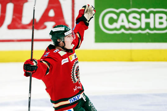 Frölundas Erik Karlsson jublar