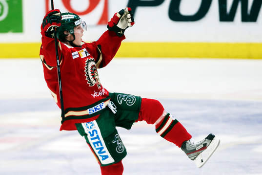 Frölundas Erik Karlsson jublar