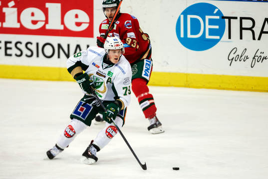 Färjestads Patrik Lundh med pucken