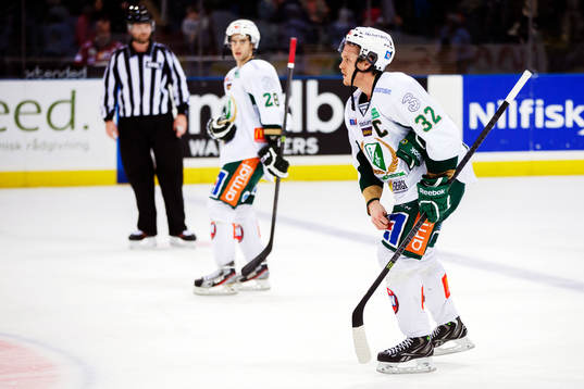 Färjestads Magnus Nygren (h) deppar