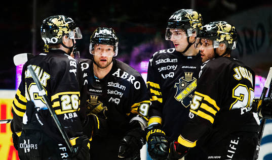 s Michael Nylander jublar med lagkamrater Marcus Nilsson