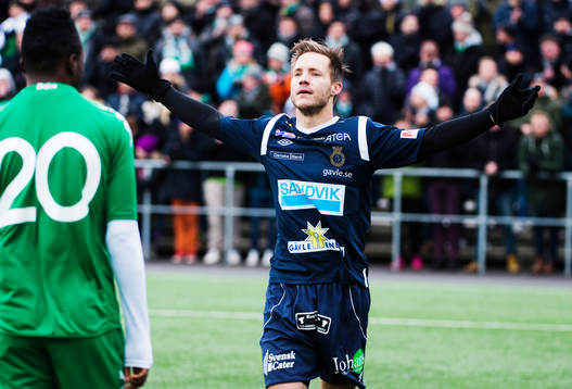 Gefles Anders Wikström slår ut med armarna