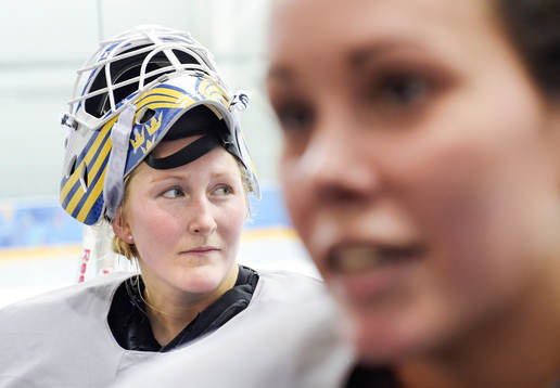 Målvakterna Kim Martin Hasson och Valentina Wallner på
