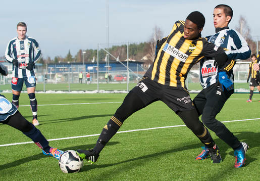 Hässleholms Edem Hetcheli i träningsmatchen i fotboll