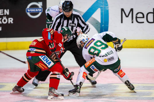 Tekning mellan Frölundas Erik Karlsson  och Färjestads