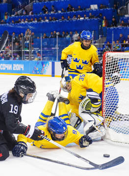 Japans Miho Shishiuchi oroar framför Sveriges Josefine