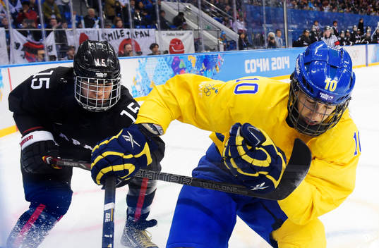Japans Rui Ukita och Sveriges Emilia Andersson i en duell