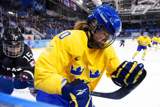 Japans Rui Ukita och Sveriges Emilia Andersson i en duell