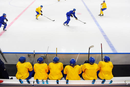 Spelare sitter på bänken