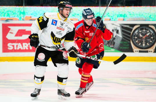 Västerås Per Helmersson  och Djurgårdens Marcus Sörensen