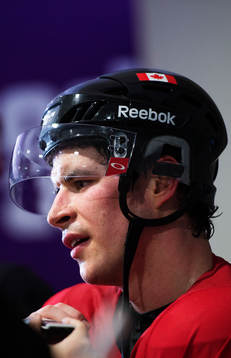 Sidney Crosby blir intervjuad av media