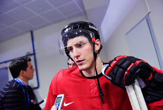 Matt Duchene blir intervjuad av media