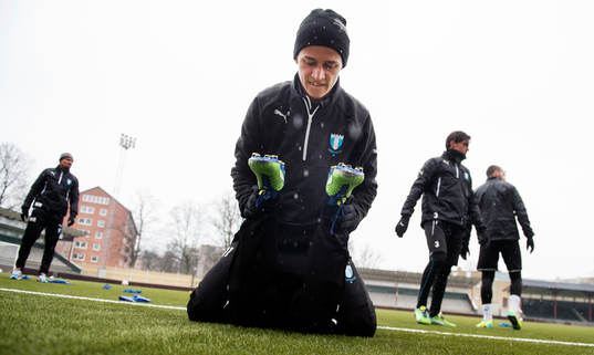 Malmö FFs Simon Thern tränar fysträning när Malmö FF