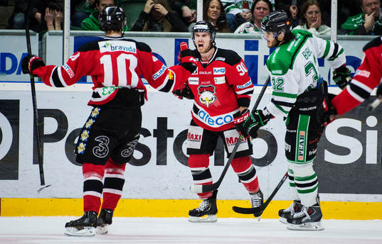 Malmö Redhawks Robin Alvarez och Mattias Persson jublar