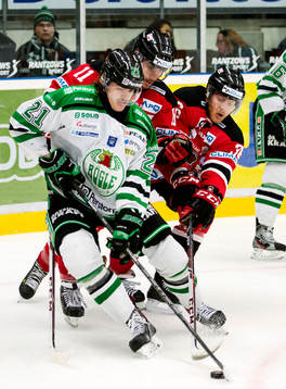 Rögles Emil Modin och Malmö Redhawks Joey Tentute, David
