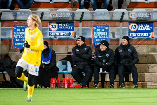 Falkenbergs tränare Henrik Larsson (h)