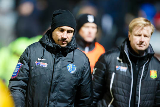 Falkenbergs tränare Henrik Larsson (v)