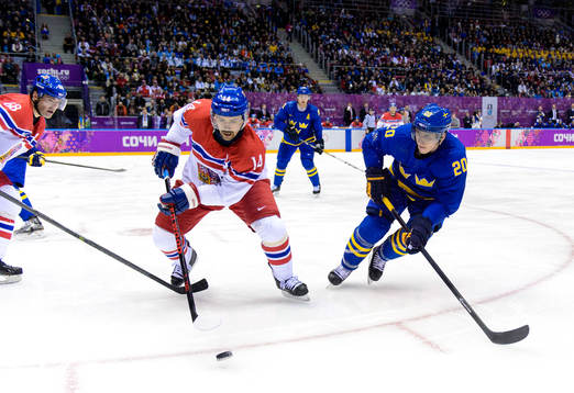 Tjeckiens Tomas Plekanec jagas av Sveriges Alexander Steen