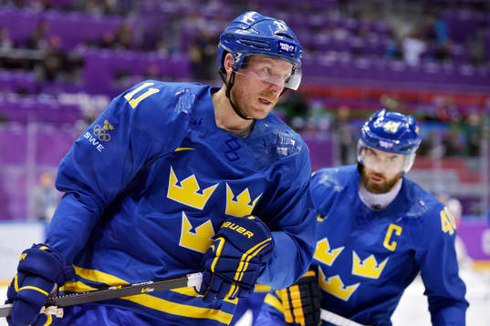 Sveriges Daniel Alfredsson och Henrik Zetterberg innan