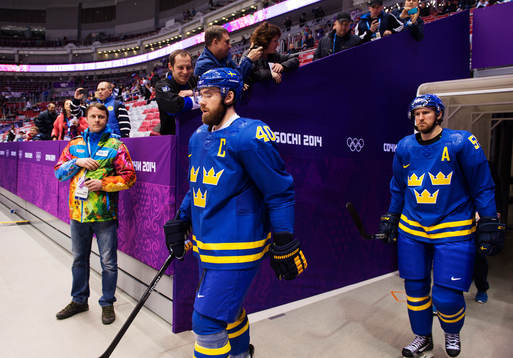 Sveriges Henrik Zetterberg och Niklas Kronwall på väg in