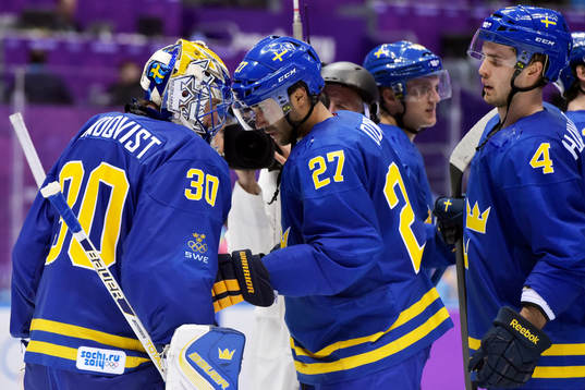 Sveriges målvakt Henrik Lundqvist, Johnny Oduya och Niklas
