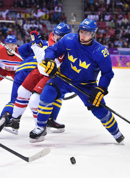 Tjeckiens Ales Hemsky i en närkamp med Sveriges Alexander