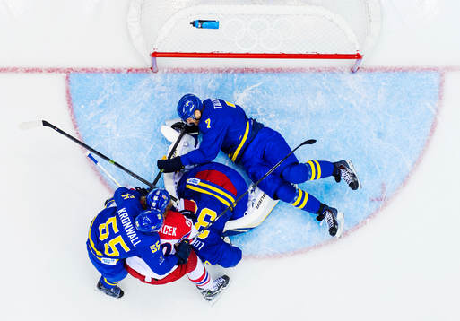 Sveriges Niklas Kronwall, målvakt Henrik Lundqvist och