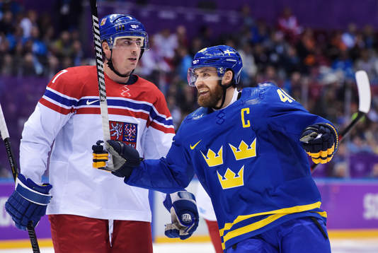 Tjeckiens Tomas Kaberle deppar när Sveriges Henrik