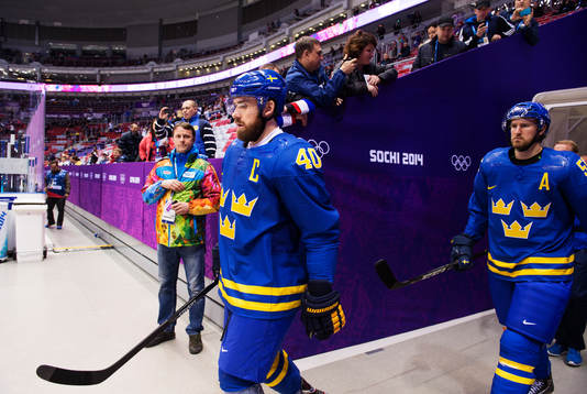 Sveriges Henrik Zetterberg och Niklas Kronwall på väg in