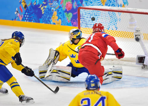 Rysslands Anna Shukina skjuter in 0-1 bakom Sveriges